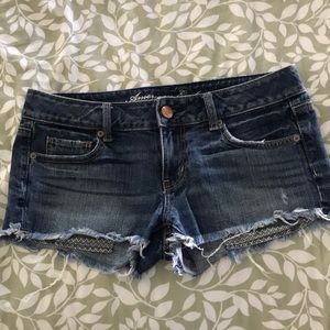 American Eagle medium rise shorts